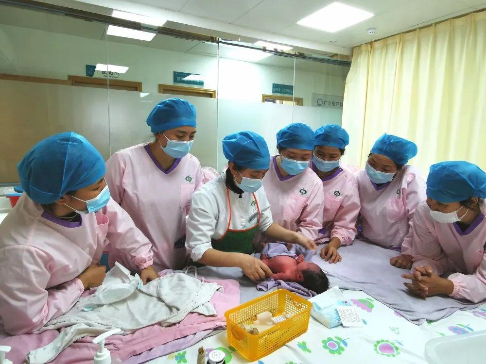 洛南县妇婴监护型护送
